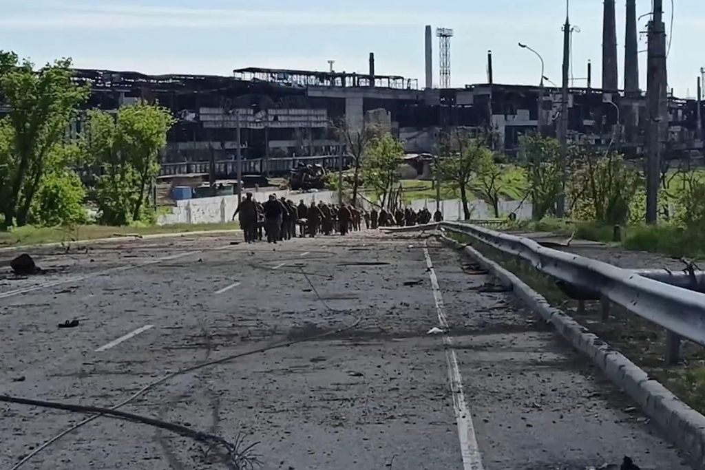 Ucraina, acciaieria Azovstal in mano ai russi, arresi i combattenti
