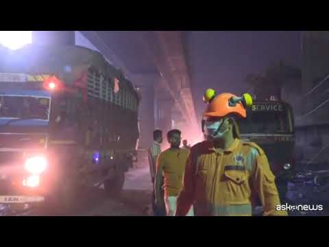 India, scoppia incendio a New Delhi: almeno 26 morti e 40 feriti