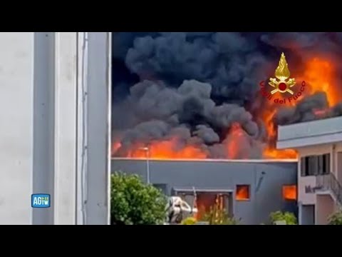 Vasto incendio a Monterotondo, brucia una fabbrica di vernici. L’appello per tenere le finestre…