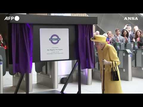 Londra, la Regina all’inaugurazione della nuova metro a lei intitolata