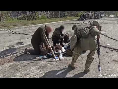 Mosca diffonde immagini: soldati dell’Azovstal che si sono arresi