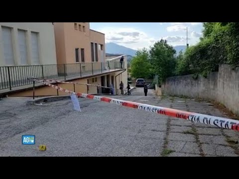L’Aquila, auto si schianta nel giardino di un asilo: morto un bimbo, altri 5 feriti. Le immagini…