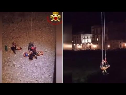 Cade nell’Arno a Firenze: così la salvano i vigili del fuoco