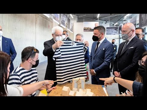 Mattarella in Emilia: i «Rulli Frulli» gli suonano l’Inno di Mameli con pentole e lavatrici