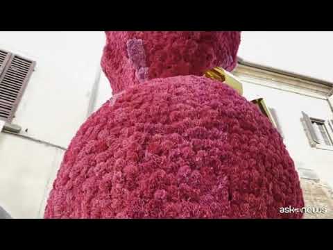 Rinascita e pace, la Maggiolata di Lucignano ispirata a Koons