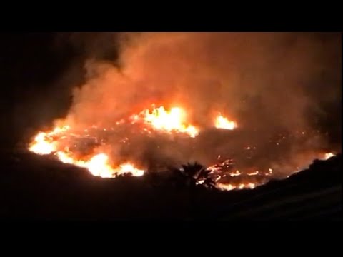 Stromboli, notte di paura per un incendio: «Le fiamme partite forse dal set di una fiction»