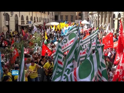 Sciopero scuola, insegnanti in piazza: «Siamo arrabbiati, basta precariato»