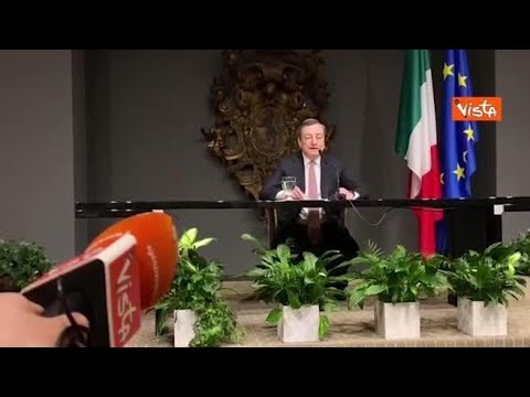 Energia, Draghi: “Investimenti più forti sulle rinnovabili, necessita di indipendenza da gas”