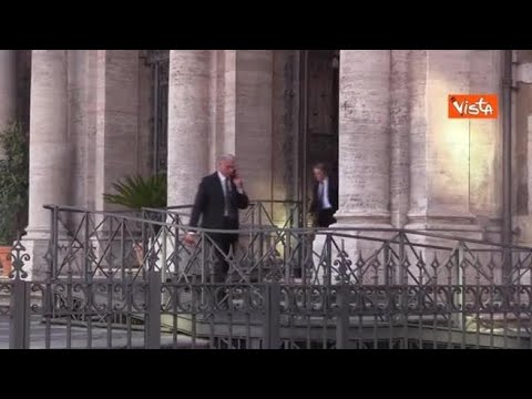 Preghiera pace Ucraina, Papa Francesco esce da Santa Maria Maggiore in sedia a rotelle
