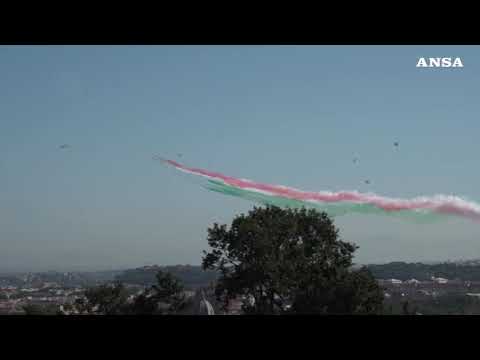 2 giugno, il passaggio delle Frecce Tricolore sui cieli di Roma visto dal Gianicolo