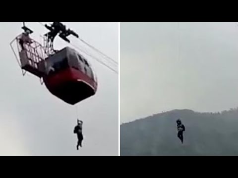 In 11 bloccati sulla funivia, turista si cala da solo con una fune a decine di metri di altezza