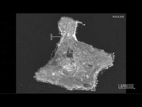 L’isola dei Serpenti contesa tra Russia e Ucraina: le immagini satellitari mostrano i danni del…
