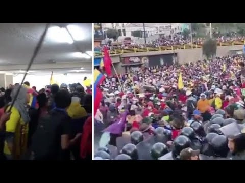 Tensione in Ecuador, manifestanti assaltano il Parlamento: scontri con la polizia