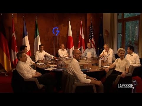 G7 in Germania, i leader in maniche di camicia in attesa della cena