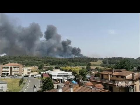 Roma, maxi-incendio zona Aurelia, esplose bombole di Gpl: il video