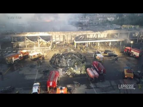 Ucraina, il centro commerciale di Kremenchuk devastato dopo l’attacco russo: il video dal drone