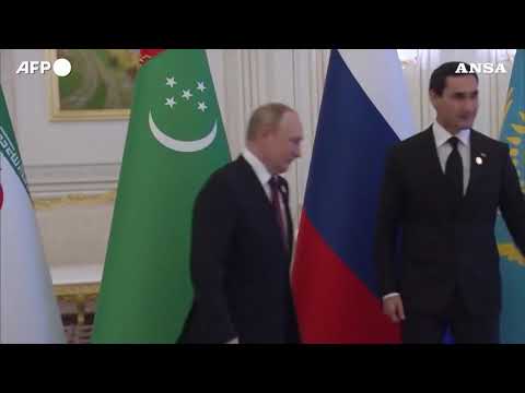 Putin in Turkmenistan per il vertice dei paesi del Mar Caspio