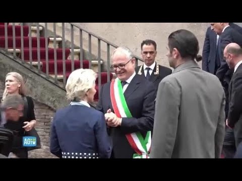 Roma, Von der Leyen accolta da Gualtieri in Campidoglio: «Wonderful!»