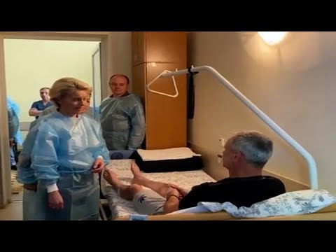 Ucraina, von der Leyen a Kiev visita soldati in ospedale
