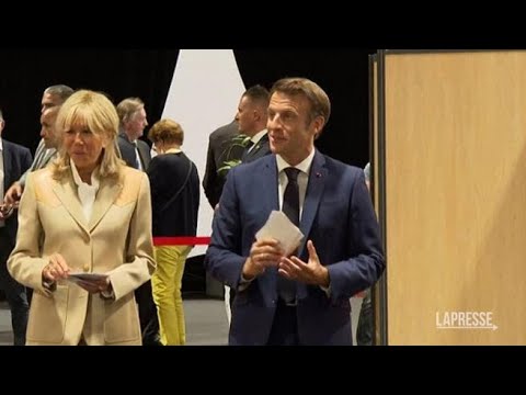 Francia alle urne, il presidente Macron ha votato