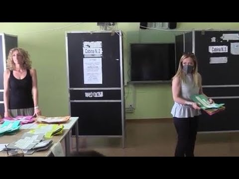 Referendum giustizia, Meloni ai seggi con la mascherina anche se non obbligatoria