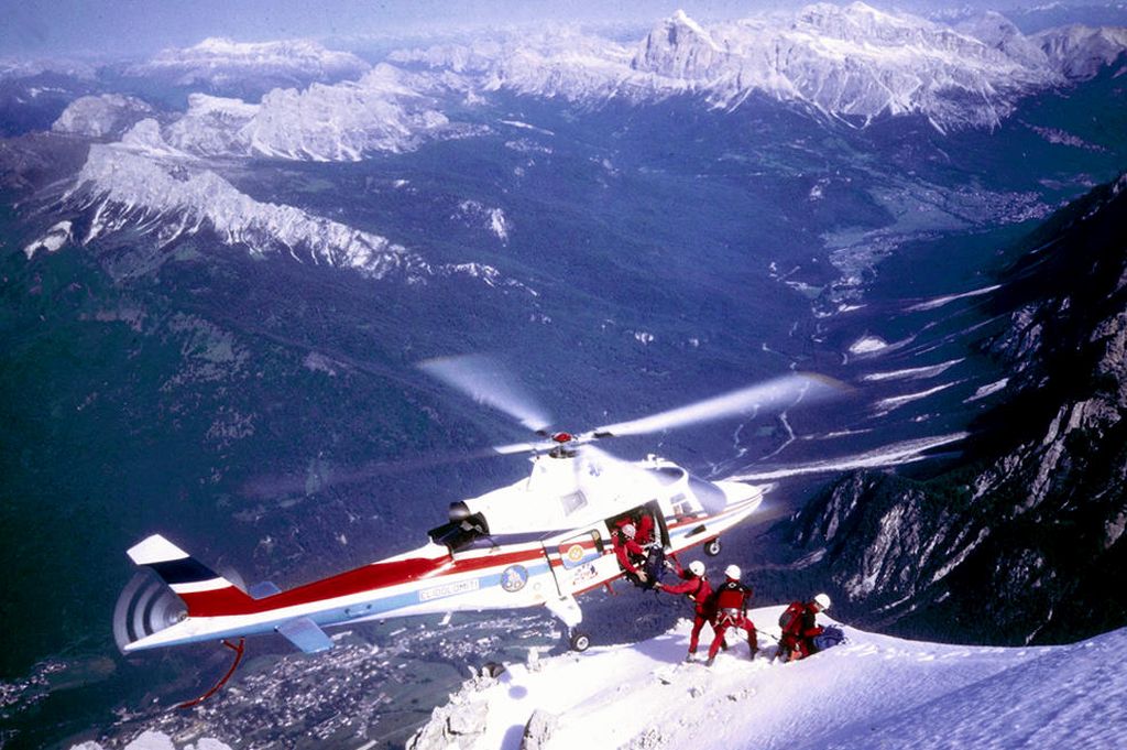 Crolla un seracco di ghiaccio sulla Marmolada, 15 coinvolti, 7 feriti