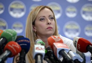 Meloni “Posticipare le elezioni a maggio? Pronta alle barricate”