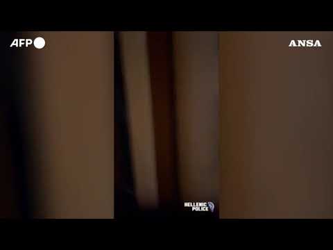 Grecia, incendio sul monte Pentelico: la polizia evacua i residenti