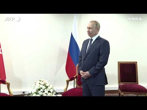 Vertice di Teheran, Erdogan fa attendere Putin davanti ai fotografi