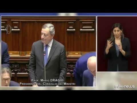 Crisi, Draghi accolto da applausi alla Camera: vado da Mattarella