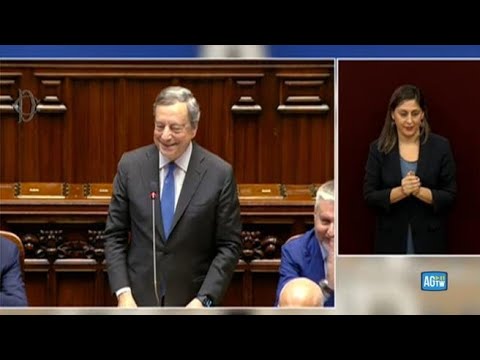 Draghi commosso alla Camera, il discorso e il lungo applauso : «Grazie, anche i banchieri…