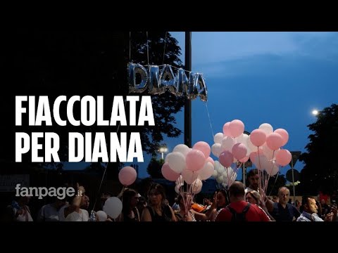 Bimba morta di stenti, i vicini alla fiaccolata: “Nessuno ha segnalato il disagio della madre, l’avr