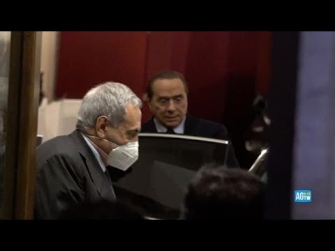 Vertice del centrodestra, Berlusconi lascia Montecitorio in anticipo. Ronzulli: «È andata bene»