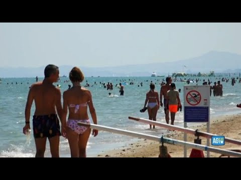 Riviera Romagnola, revocato il divieto di balneazione. Ma qualcuno ancora non si fida: «Non…