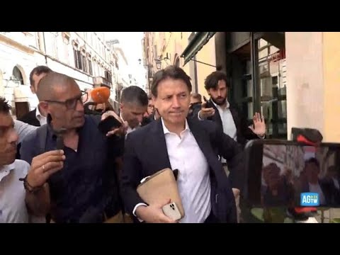 Rischio strappo governo-Cinquestelle, Conte: «Lasciateci lavorare»