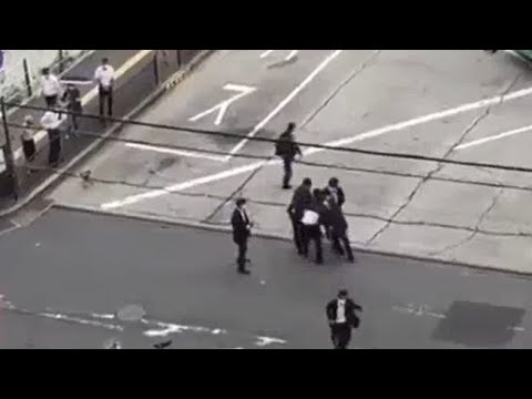 Giappone, l’attentatore di Shinzo Abe fermato dalla sicurezza e portato via