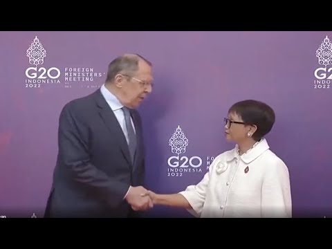 Urla al G20 contro Lavrov: «Quando fermerete la guerra?»