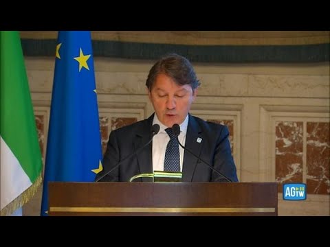 Lavoro, Tridico: «Il 23% dei lavoratori guadagna meno di 780 euro al mese»