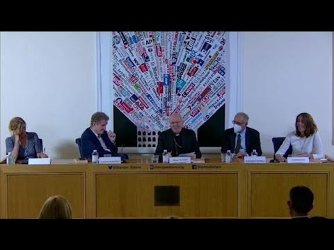 Monsignor Galantino: «Le dimissioni di Papa Benedetto XVI? Forse l’inizio di una nuova prassi»