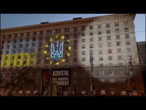 La bandiera europea ora anche sulla facciata del municipio di Kiev