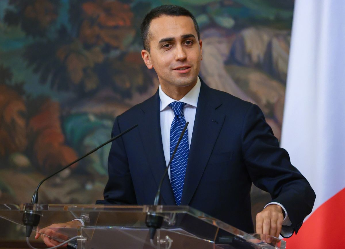 Elezioni, Di Maio “Confronto Salvini? Se vuole anche a casa Berlusconi”