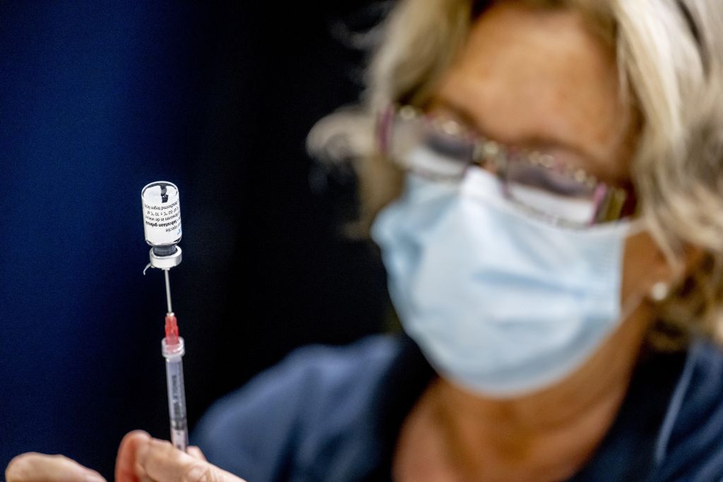 Covid, Sono 31.088 i nuovi positivi e 98 le vittime