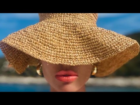 Ilary Blasi, ecco le nuove immagini delle vacanze in barca in Croazia con la figlia Isabel