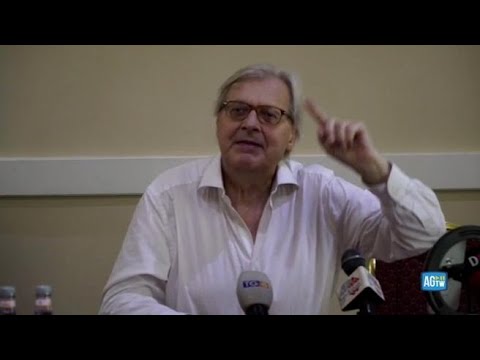 Elezioni, Sgarbi contro Casini: «Non è un rivale, è come una statua»