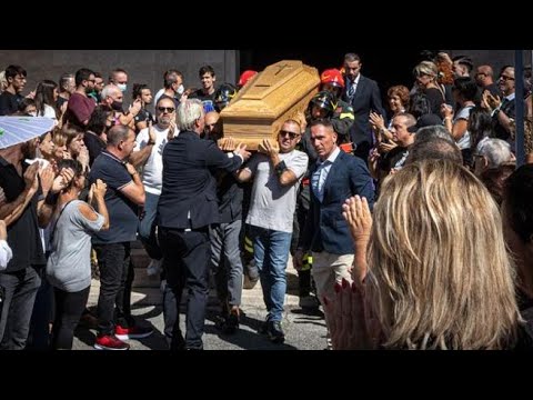 L’ultimo saluto a Simone Sperduti, aspirante vigile del fuoco morto in scooter
