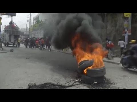 Haiti allo stremo per la crisi economica, barricate e proteste in strada contro il primo…