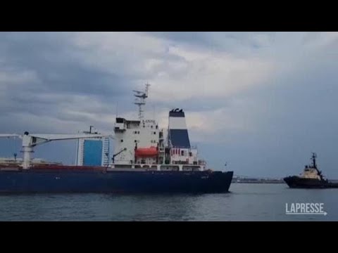 Ucraina: salpata da Odessa la prima nave carica di grano dall’inizio della guerra