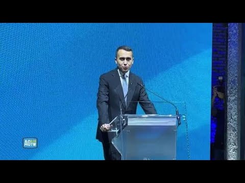 Di Maio presenta il nuovo partito, il logo con un’ape: «Impegno Civico dovrà prendersi cura…