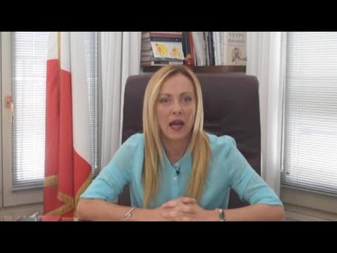 Meloni si rivolge alla stampa estera in tre lingue: «No a svolta autoritaria, noi siamo…