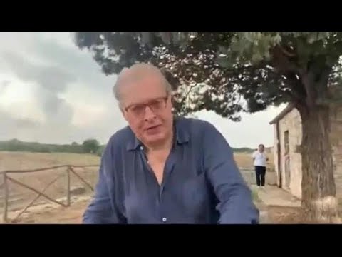 Sgarbi dopo la multa in Svizzera: «Nessun privilegio, non ho scelto io di avere il lampeggiante»